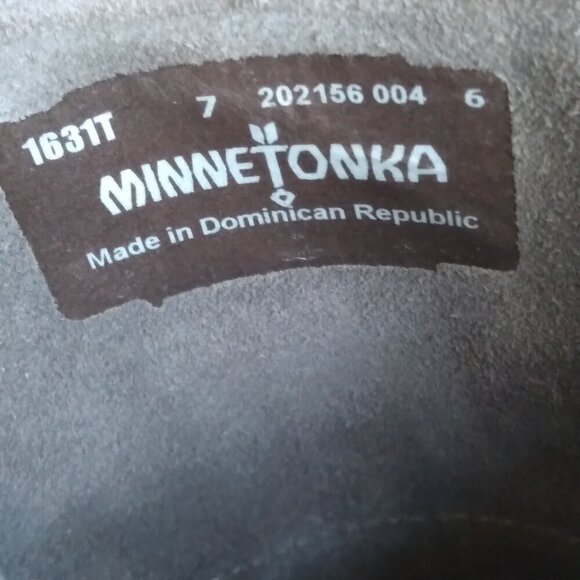 Minnetonka NWOB Grey Suede 3 Fringed Layers on Mid-Calf Pull-On Boots Sz 7 - Picture 4 of 11